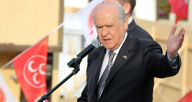 Devlet Bahçeli, Erzincan'da düzenlediği mitingde asgari ücretin 1400 lira olacağını duyurdu.