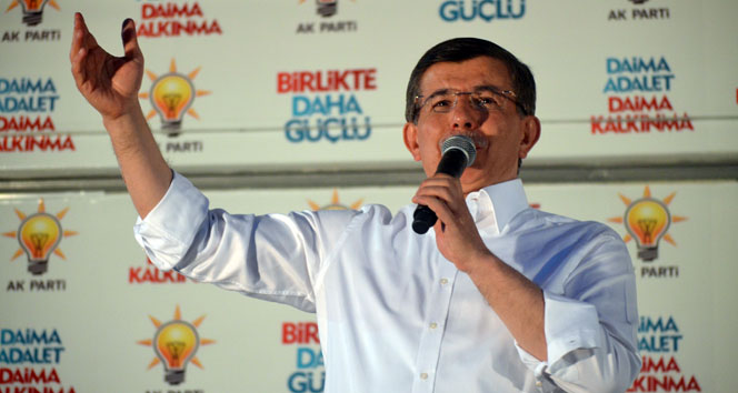 Van'da Başbakan Davutoğlu, HDP Eş Genel Başkanı Demirtaş'ı Sert Bir Dille Eleştirdi
