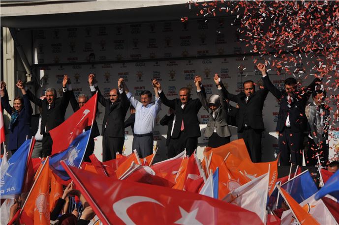 Van'da Ahmet Davutoğlu'nun Mitingi Sırasında 8 Kişi Gözaltına Alındı