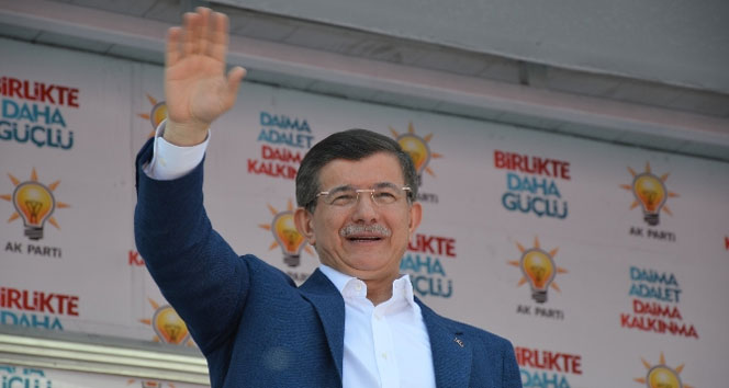 Kayseri'de Miting Düzenleyen Davutoğlu, Birinci Parti Olamazsa İstifa Edeceğini Açıkladı
