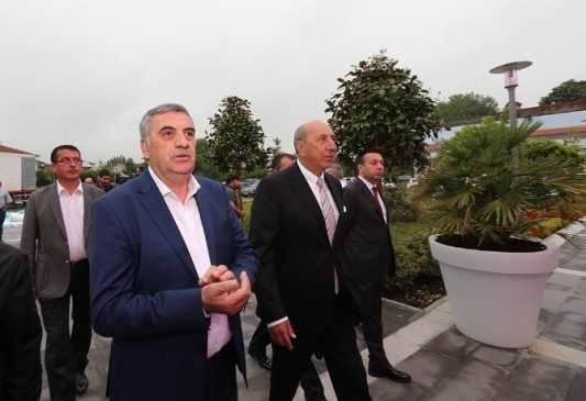 Sakarya Adapazarı'nda Açılan AGORA AVM'yi Gezen Zeki Toçoğlu İncelemelerde Bulundu