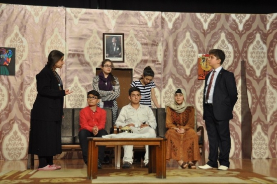 Gaziantep'te GKV Özel Okulları Öğrencileri "Bana Bir Şeyhler Oluyor" Oyununu Sahneledi