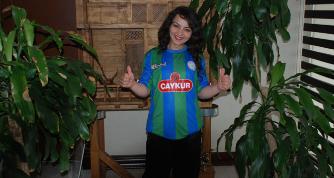 Çaykur Rizespor, Dünya Şampiyonu Halterci Sibel Özkan Konak'ı Kadrosuna Kattı.