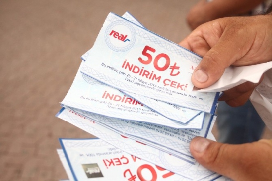 Adana'da Bir Market Zincirinde İndirim Çekleri Kullanılamadı