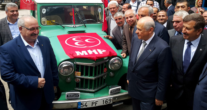 Gümüşhane'de MHP Lideri Bahçeli'ye 1952 Model Jip Hediye Edildi