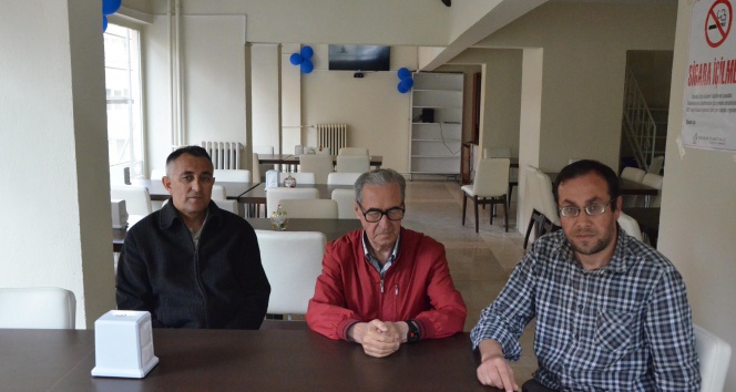 Eskişehir'de Görme Engelliler İçin Açılan Kafede Çalışanlar Var