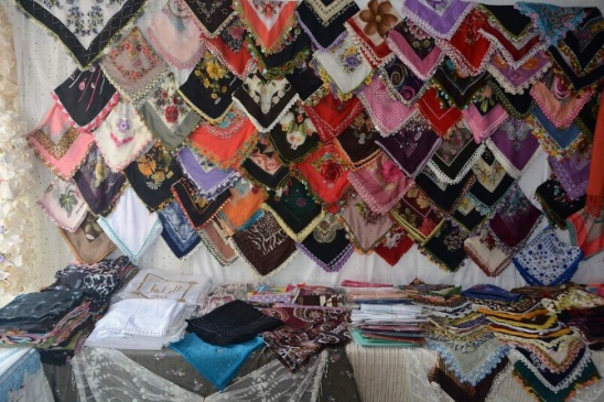 İzmir Aliağa'da Uşşaki Vakfı Tarafından Düzenlenen Kermes, İhtiyaç Sahiplerine Yardım Amacı Taşıyor