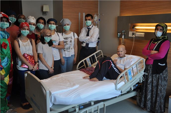 Adana Kurttepe Anadolu Lisesi Öğrencileri, Lösemi Hastası Çocukları Ziyaret Etti
