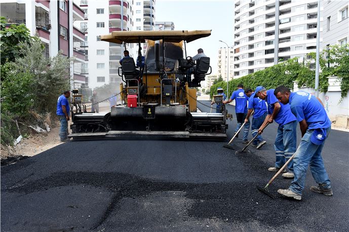 Adana Seyhan'da Her Gün Bin Ton Sıcak Asfalt Üretiliyor