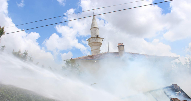 Kırşehir Merkez'de Cami Yakınında Meydana Gelen Yangında Can Kaybı Olmadı