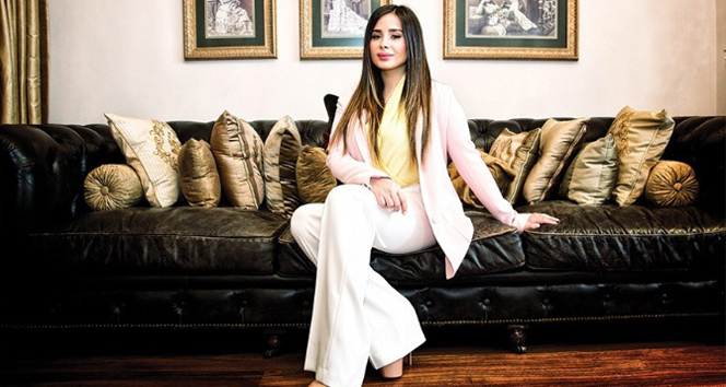 İstanbul'da gerçekleştirilen Osmanlı Kültür Defilesi'nde Özge Ulusoy podyumda yer aldı.