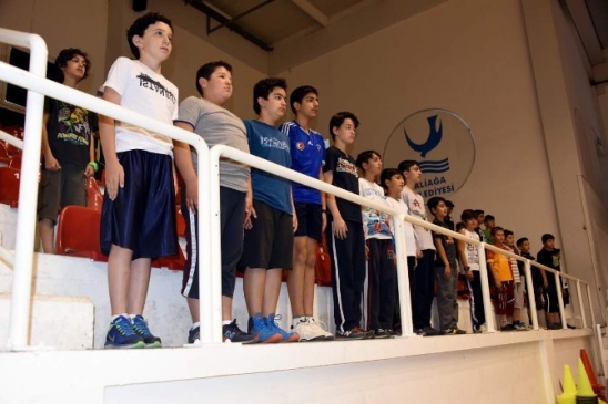 İzmir Aliağa'da Düzenlenen Masa Tenisi Turnuvası Başladı