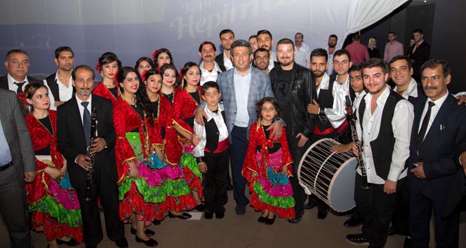 Küçükçekmece'de Roman Buluşması, Renkli Görüntüler ve Danslarla Şenlendi