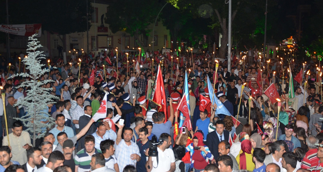Malatya'da MHP tarafından düzenlenen Fetih Yürüyüşü'ne Binlerce Kişi Katıldı