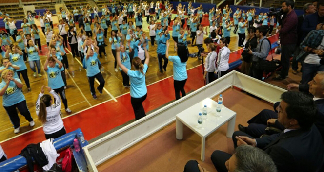 Denizli’de Ailemi Seviyorum Projesi Kapsamında Pilates ve Zumba Gösterisi Düzenlendi
