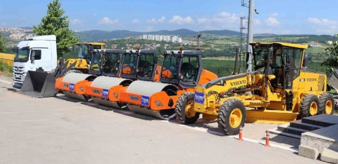 Kocaeli Büyükşehir Belediyesi Yeni İş Makineleriyle Ulaşımda Güç Kazandı