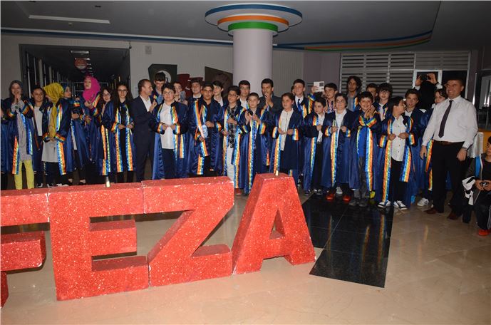 Samsun Feza Eğitim Kurumları'nda 8. Sınıf Öğrencileri Mezuniyet Töreni Gerçekleştirdi