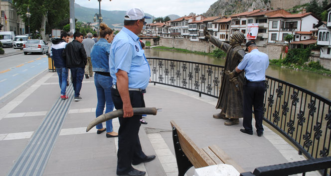 Amasya'daki Şehzade Heykeli'nin Kılıcı Tekrar Kırıldı