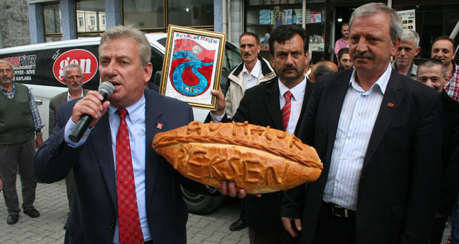 Trabzon Köprübaşı'nda Mikrofonla Seçim Çalışması Yürüten Haluk Pekşen İddialı Konuştu