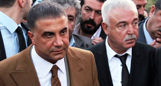 Sedat Peker, Sakarya'da 1999 Depremi sonrası verdiği hizmetleri nedeniyle nişan aldı.