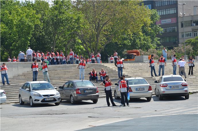 İstanbul Taksim'de Gezi Olayları Yıldönümünde Girişler Yasaklandı