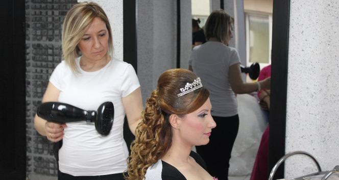 Tekirdağ Süleymanpaşa'da Düğün Sezonunun Açılması Kuaförleri Sevindiriyor