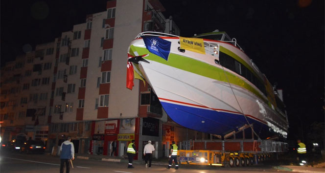 İznik Gölü'nde Sefer Yapacak Gemi İçin Özel Taşıma Yapıldı