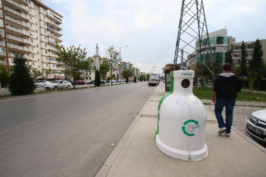 Bayraklı'da 80 Cam Kumbarası Yerleştirildi, Çevre Korunacak