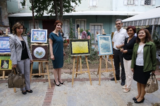 Konak'ta Tarihi Abacıoğlu Han'da Ebru ve Minyatür Sergisi Düzenlendi