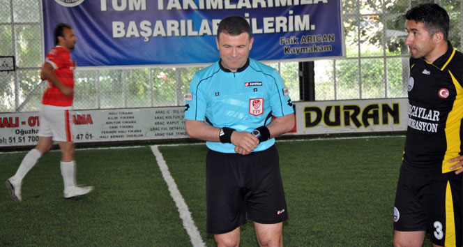 Afyonkarahisar Sandıklı'da Süper Lig Hakemi İlker Meral Halı Saha Maçını Yönetti