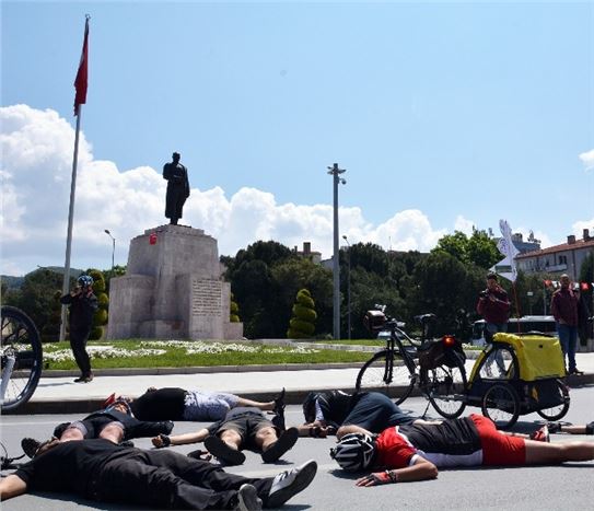 Muğla Menteşe'de Bisiklet Kazasında Hayatını Kaybeden Fransız İçin Eylem Yapıldı