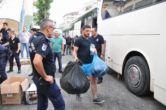 Alanya'da Kurtarılan 154 Suriyeli Mülteci Mersin'e Ulaştı