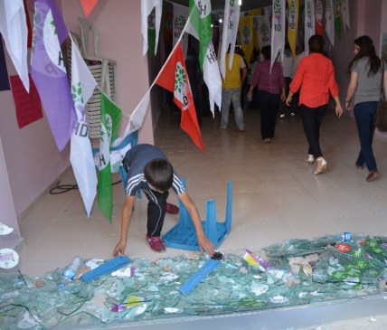 Diyarbakır Silvan'da HDP Kadın Seçim Bürosuna Yapılan Saldırı Protesto Edildi