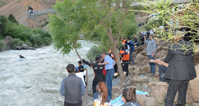 Van Çatak'ta Botan Çayı'na Düşen Kadın Evinin 1 Kilometre Uzağında Ölü Bulundu