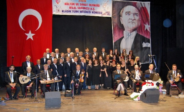 Aydın'da Münir Nurettin Selçuk ve Şekip Ayhan Özışık Anısına Konser Düzenlendi