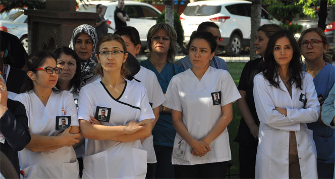 Balıkesir'de Doktorlar, Samsun'daki Cinayeti Protesto İçin İş Bıraktı