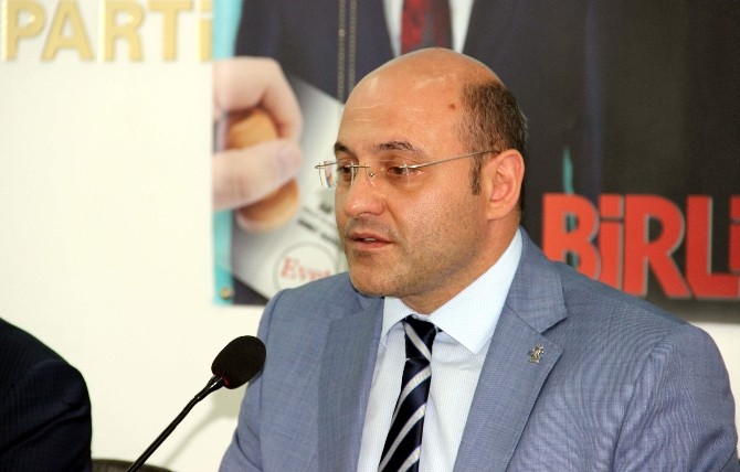 Kütahya'da AK Parti İl Başkanı Ali Çetinbaş, Berat Kandili mesajı yayımladı.