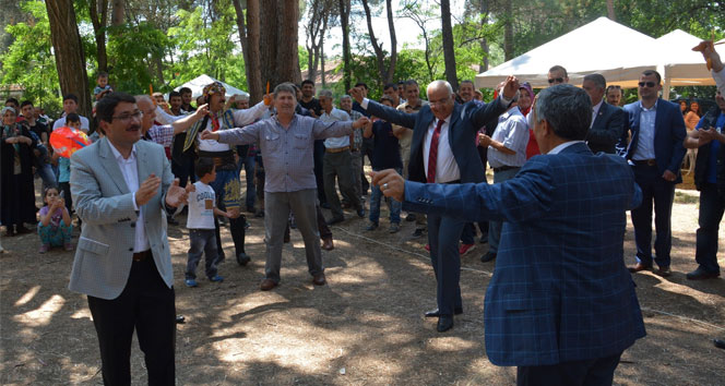Manisa'da Geleneksel Katmer Şenliği, Vekillerle Eğlenceli Anlara Ev Sahipliği Yaptı