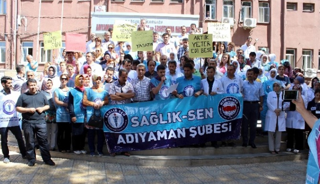 Adıyaman'da Sağlık-Sen, Samsun'da Öldürülen Doktor İçin Protesto Düzenledi