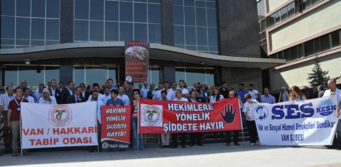 Van'da Sağlık Çalışanları, Samsun'da Dr. Kamil Furtun'un Öldürülmesinden Endişeli