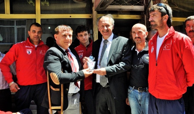 Samsun İlkadım'da Kamuran Özden Bedensel Engelliler Spor Kulübü'nü Ziyaret Etti