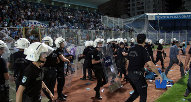 Adana'da PTT 1. Lig Play-Off Maçında Olaylar Çıktı