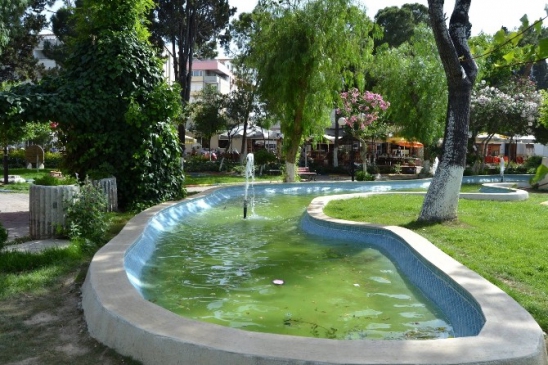 Kuşadası'nda Şefik Yaman, Kasım Yaman Parkı'nı Yeniledi