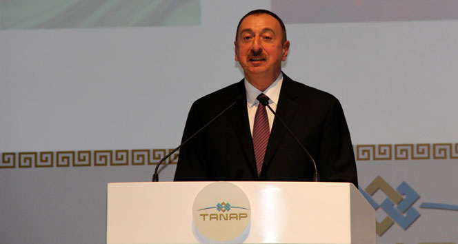 Azerbaycan Bakü'de Ekonomik Büyüme ve Petrol Bağlılığı Hakkında Açıklama Yaptı