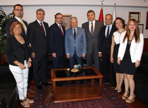 ABD Ankara Büyükelçisi John Bass, İzmir Ticaret Odası'nı Ziyaret Etti