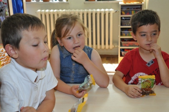 Balıkesir'de Okul Öncesi ve Temel Eğitimde Kuru Üzüm Dağıtım Programı Uygulandı