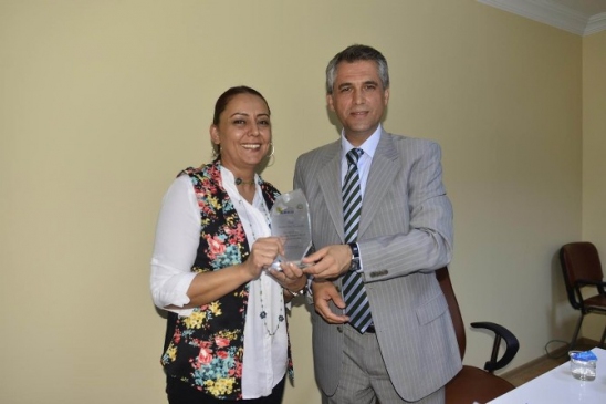 Diyarbakır'da Amed Kitap Fuarı Organizatörlerine Plaket Verildi