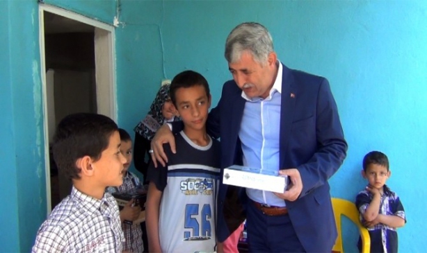 Yeşilyurt'ta Yaşayan Yetim Çocuklara Dört Farklı Hediye Dağıtıldı