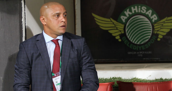 Roberto Carlos, Akhisar Belediyespor'dan Ayrıldıktan Sonra Katar'ın El Arabi Takımıyla Anlaştı