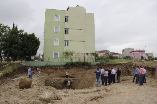 Samsun İlkadım'da İnşaat Kazısı Sırasında Tarihi Mezar Bulundu